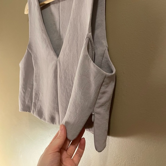 Aritzia - Wilfred lilac v-neck cropped sleeveless blouse - Picture 5 of 5